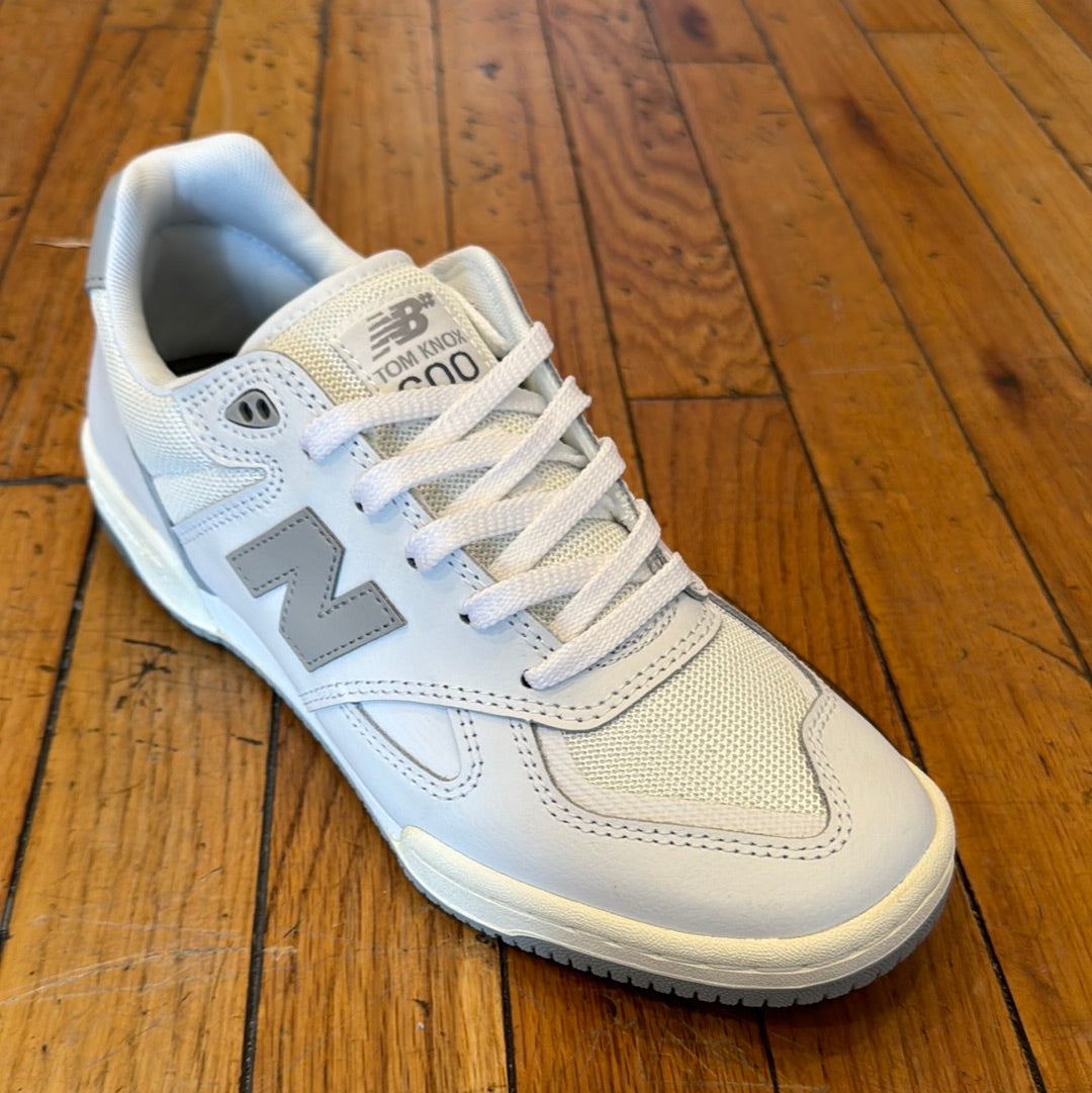 New Balance Tom Knox 600 shoes in White Grey