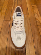 Load image into Gallery viewer, New Balance 272 shoes in White Black