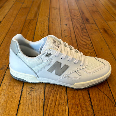 New Balance Tom Knox 600 shoes in White/Grey