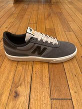 Load image into Gallery viewer, New Balance 272 shoes in Grey/Black