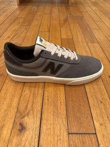 New Balance 272 shoes in Grey/Black