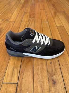 New Balance Andrew Reynolds 933 WIDE shoes in Black/Green