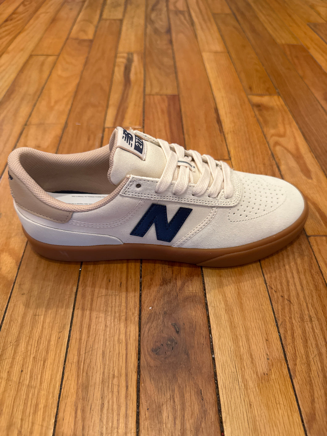 New Balance 272 shoes in White Black