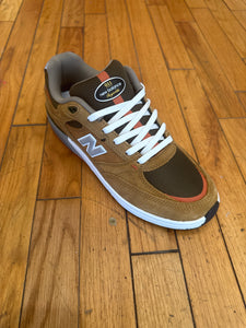 New Balance Andrew Reynolds 933 shoes in Brown