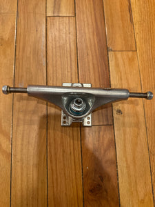 Venture Eric Koston Pro V8 8-hole Trucks