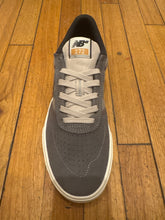 Load image into Gallery viewer, New Balance 272 shoes in Grey/Black