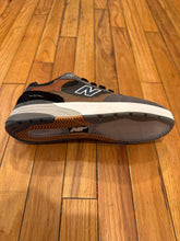 Load image into Gallery viewer, New Balance Andrew Reynolds 933 shoes in Grey/Blue