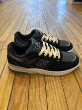 Load image into Gallery viewer, New Balance Andrew Reynolds 933 Shoes Black/Blue