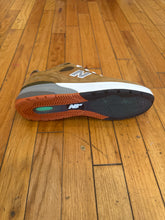 Load image into Gallery viewer, New Balance Andrew Reynolds 933 WIDE shoes in Brown