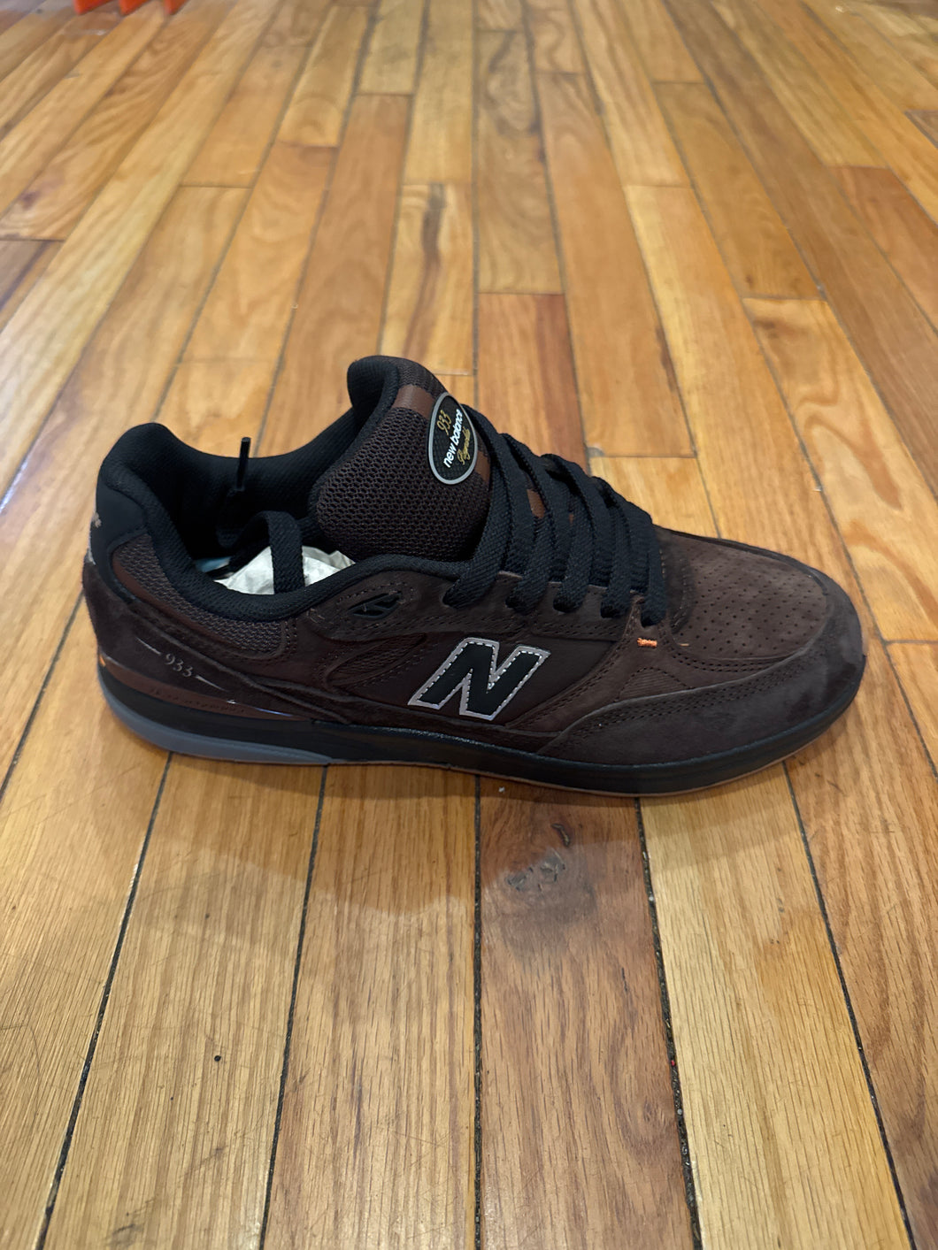 New Balance Andrew Reynolds 933 shoes in Brown/Black