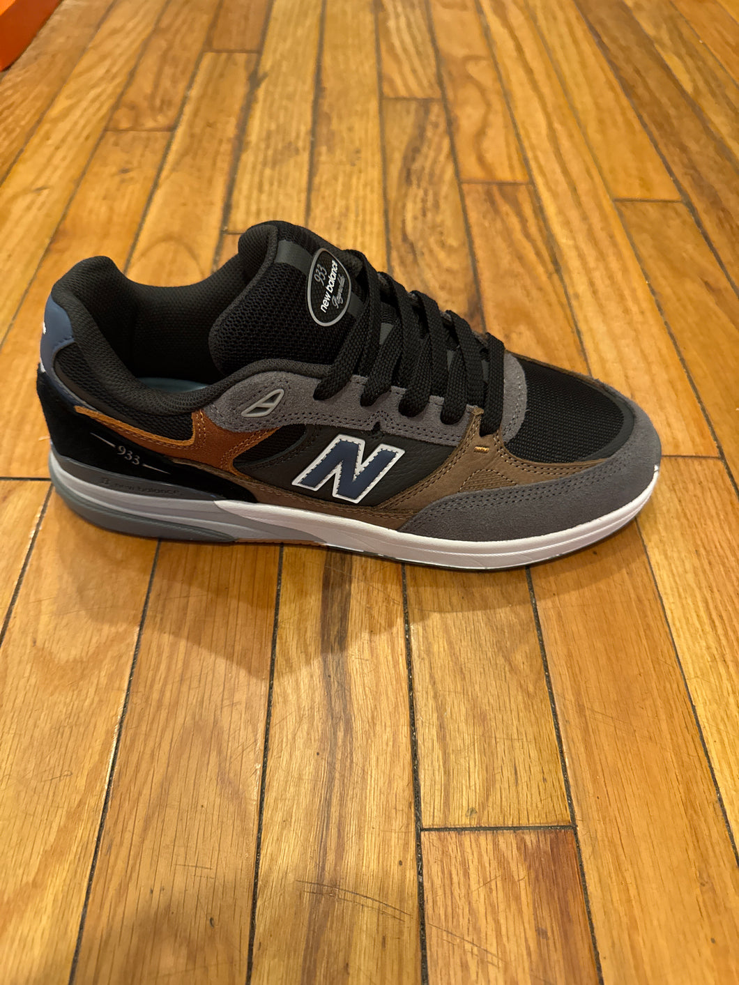New Balance Andrew Reynolds 933 shoes in Grey/Blue