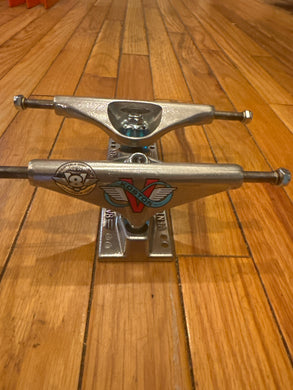 Venture Eric Koston Pro V8 8-hole Trucks