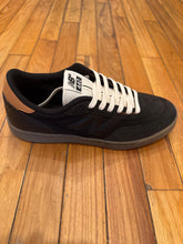 Load image into Gallery viewer, New Balance 440 V2 shoe in Black/Black with Gum Sole